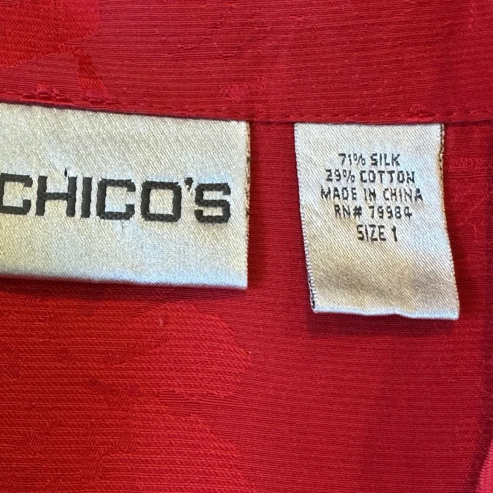 Chico's Silk Blend Full Zip Jacket Womens Sz 1 Red Embossed Long Sleeve Collared
